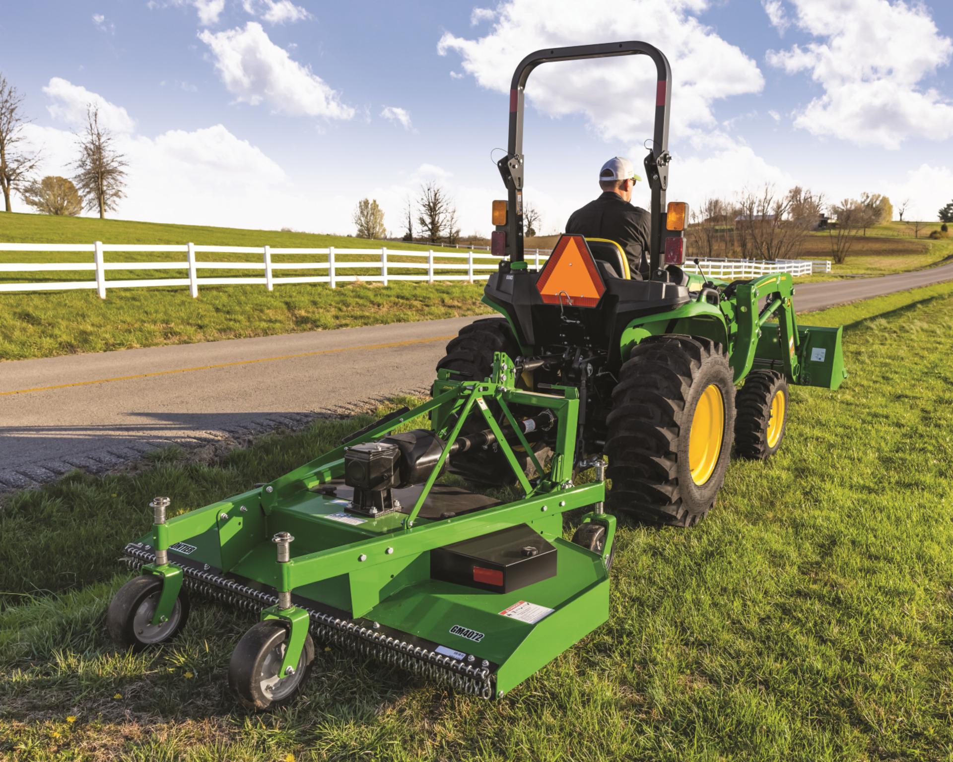 John Deere GM 4072 Grooming Mower.