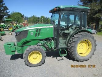 2017 John Deere 5100GN