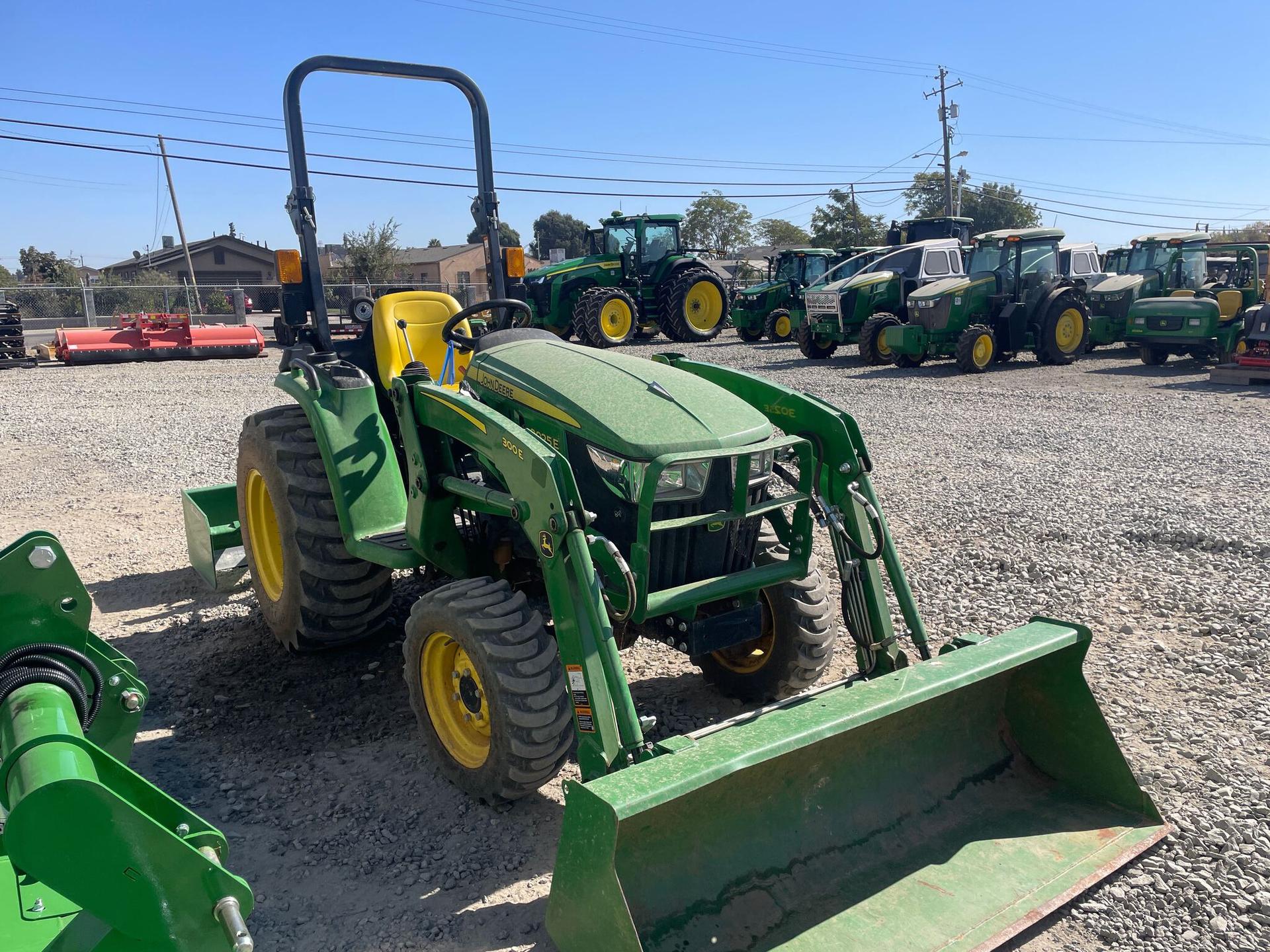 2023 John Deere 1025R